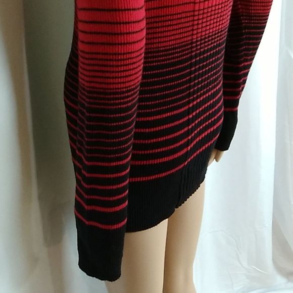 Liz Claiborne red/black XL red & black w/brass buttons on left shoulder - Picture 7 of 7